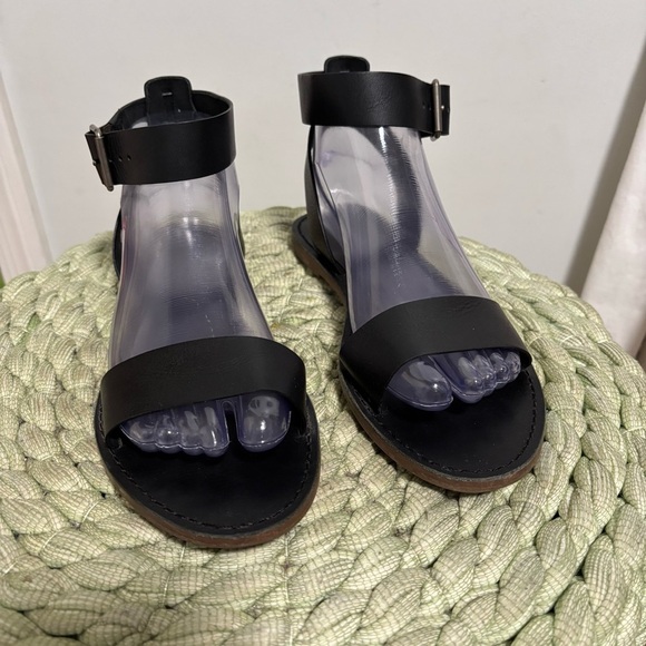 Madewell The Boardwalk Ankle-Strap Sandal In Black Leather - Picture 7 of 13